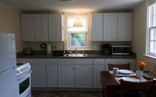 Tawsty Flower - Haines Suites