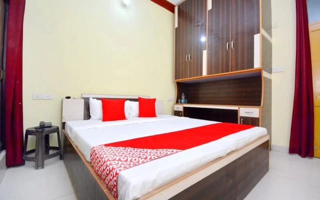 White House By OYO Rooms