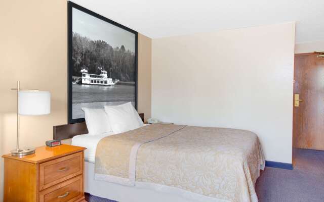 Super 8 by Wyndham Clear Lake