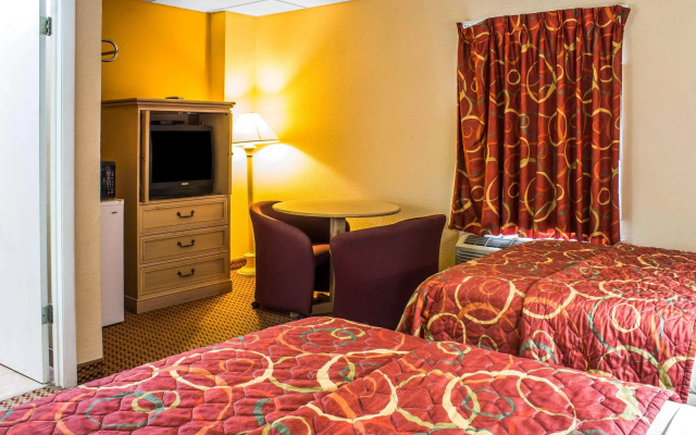 Econo Lodge Inn & Suites Walnut