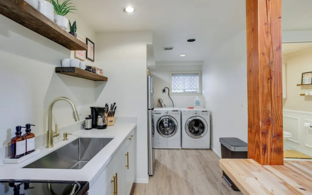 Updated Tacoma Home w/ Fire Pit!