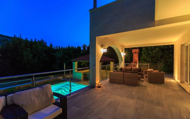 Hedera Estate, Villa Hedera X