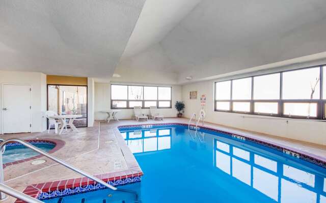 Quality Inn & Suites MidAmerica Industrial Park Area