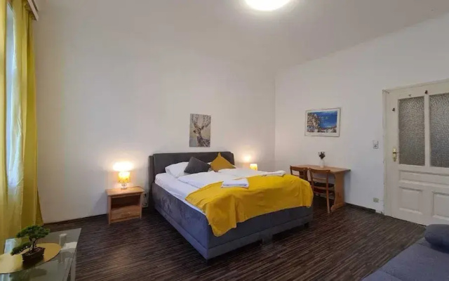 Cozy 1BR Apt Long Stay for 3 Guests