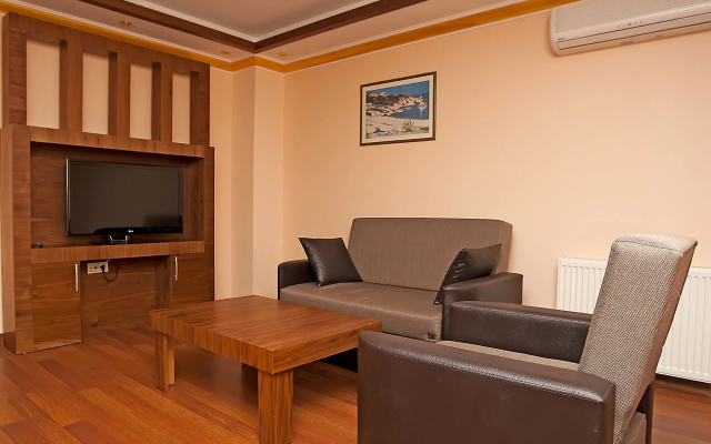 Dinara Hotel