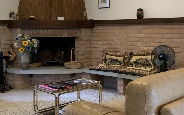 Casa Pastano, Stunning Farmhouse in Italian Hills