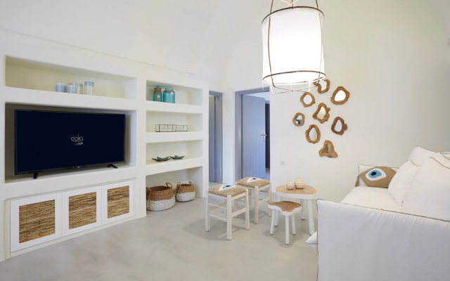 2 Bedroom Eolia Kamari Villa 100m2 with Private Heated Pool