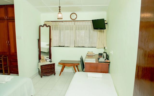 Villa Shade