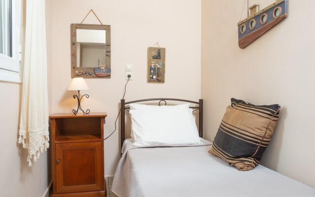 Foteini Apartment Walk to Beach Wifi Car Not Required - 2618