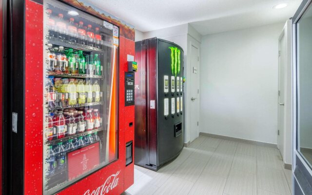 Clarion Pointe Staunton East