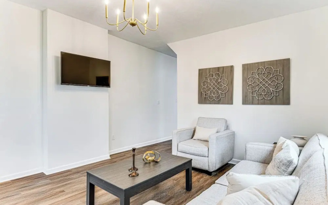 3 Mi to Downtown: Pet-friendly Indianapolis Home