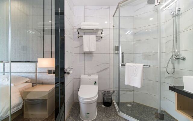 Ease Cloud Hotel
