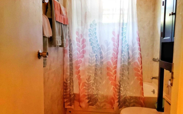 Sensational 2 Bedroom Getaway in Florence Hall