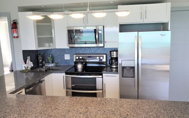 Alexander 1401 3 Bedroom Apts by RedAwning