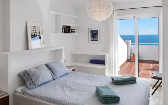 Beachclose Apartment with Large Terrace and Pool Ref 6