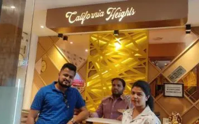 Fabhotel California Heights