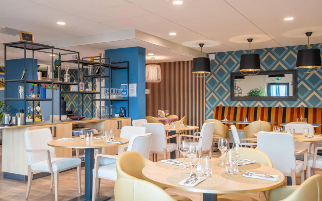 Quality Suites Villefontaine