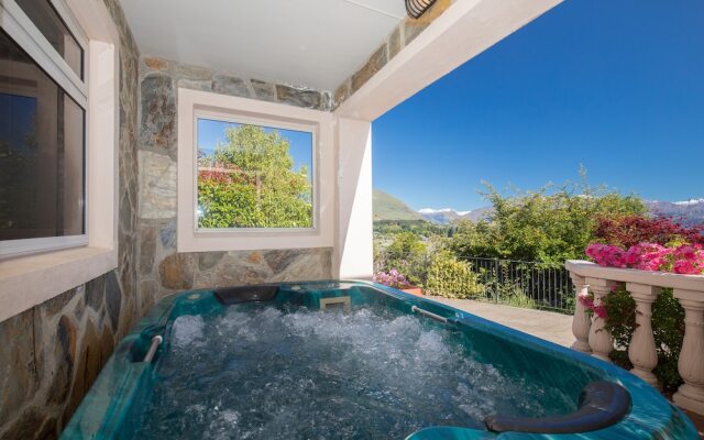 The Manor - Wanaka Unlocked