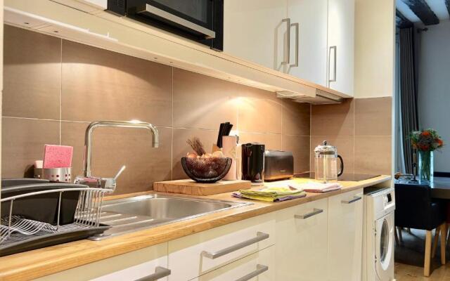 LOUVRESeine 1-minby Pad-à-Terre est '99 5 hotel standards