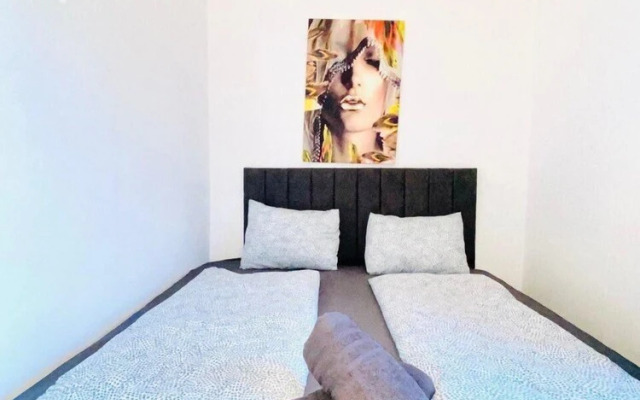 Spacious 4BR Apt Perfect for Groups