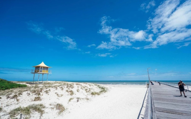 The Cove @ New Port-Pool - Spa - Sauna - Gym & More