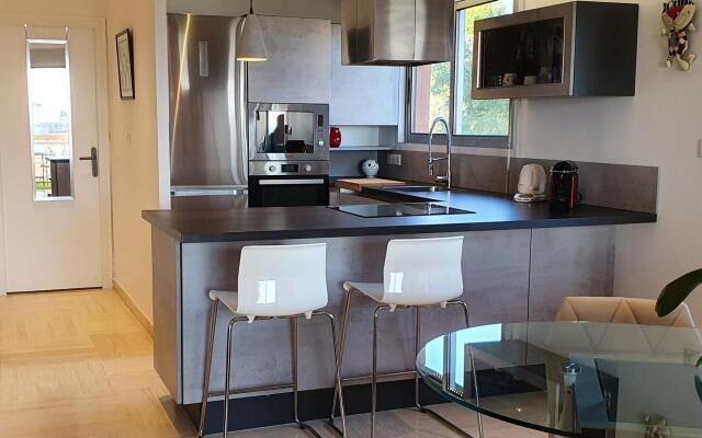 Classy Apartment in Nice with pool and private parking place