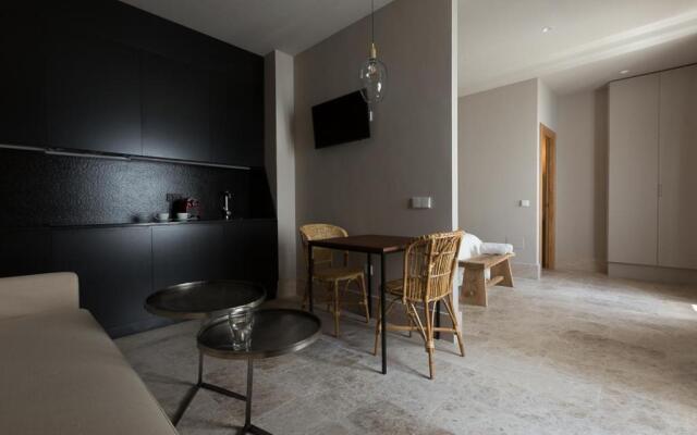 Chacon Apartments  Suites