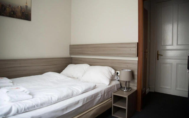 City Hotel