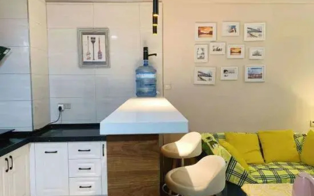 Xi'an Jiushe E-sports Cinema Designer Apartment