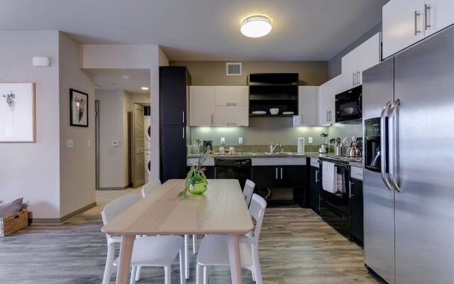 One Bed/1Bath + Private Balcony WALK TO BEACH