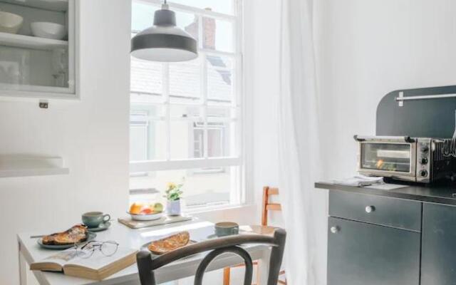 The Art Room Apartment