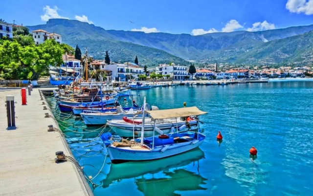 Charming 3-bed House in Tyros