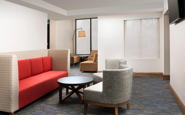 Holiday Inn Express & Suites College Park-University Area, an IHG Hotel