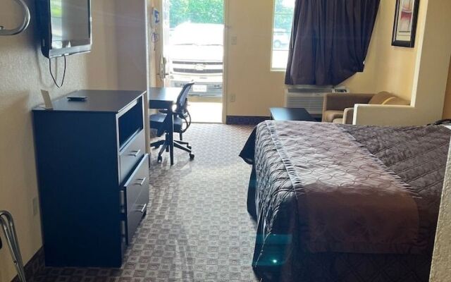 Deluxe Inn & Suites