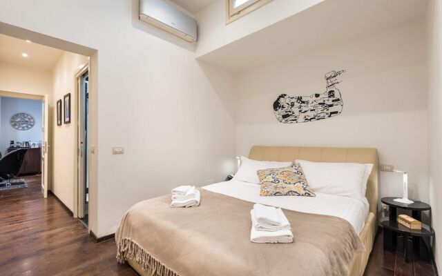 Art Gallery Apartment in Florence