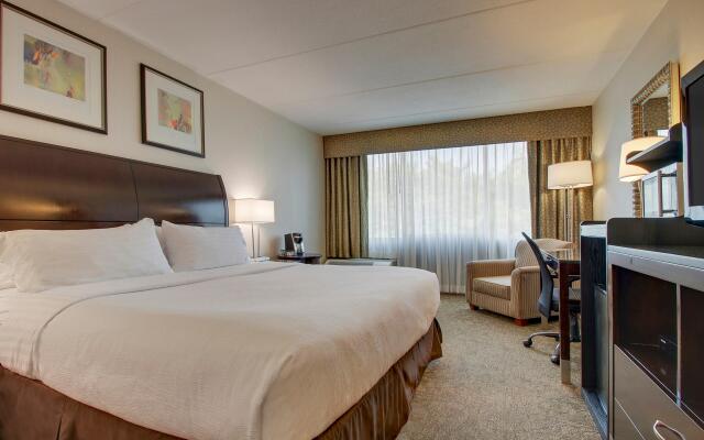 Holiday Inn Westbury - Long Island, an IHG Hotel