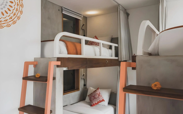 Roomates Beach Hostel Canggu by Ini Vie Hospitality – Guest Rooms – Canggu