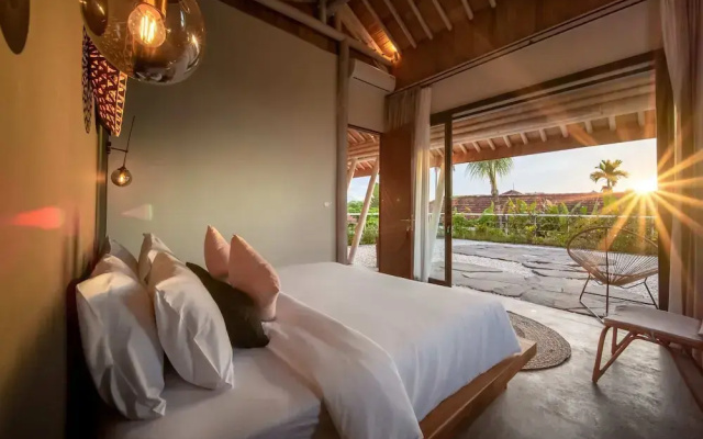 Stunning Architecture 5BR Bamboo With Tropical Pool Villa in Umalas