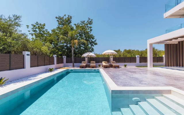 Villa Infinity Theo With 4 Bedrooms and 4 Bathrooms