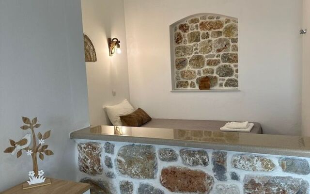 Elenis Studios & Apartments