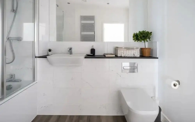 Stylish London Flat - Private Terrace - City View