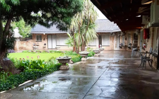 Palms Lodge