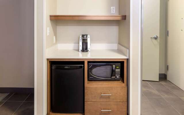 La Quinta Inn & Suites by Wyndham Tulsa Downtown/Route 66