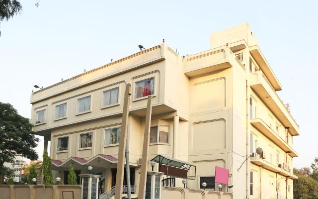Capital O 4962 Hotel Meridian Palace