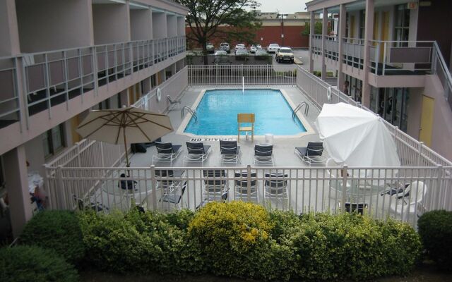 Ramada Rockville Centre