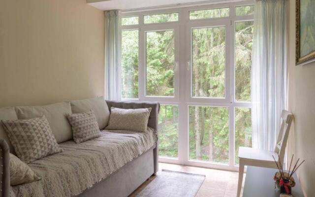 Family-friendly 2 rooms apartment with view to a forest