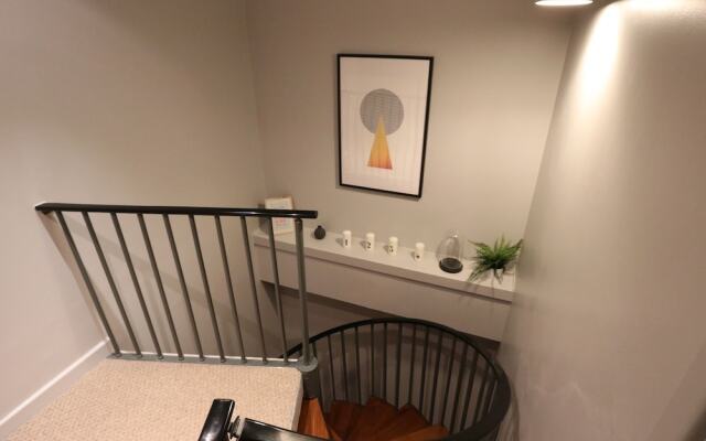 4B Loft Penthouse Industrial City views
