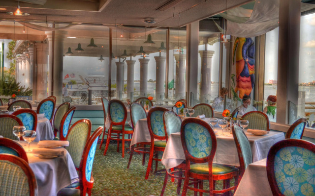 Best Western Plus Yacht Harbor Inn