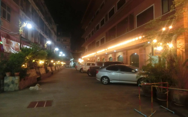 Ayutthaya Thanee Hotel