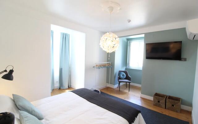 Bright 1 Bedroom With Lovely Balcony in Lisbon